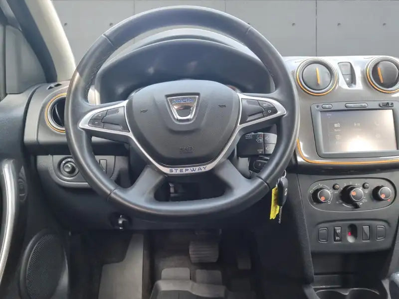 Dacia Sandero II Stepway Celebration 90 ch Automatique – 11/2017 – 52 712 km — vue 8