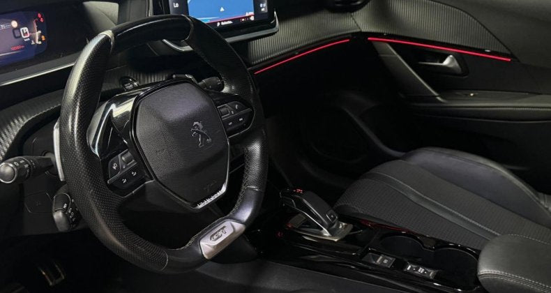 Peugeot 208 GT 1.2 PureTech 130 EAT8 Automatique – 2020 – 99 000 km — vue 5