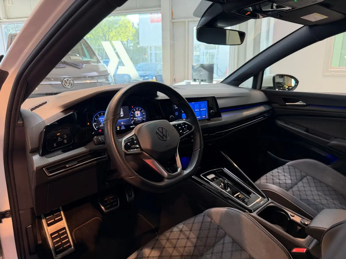 Volkswagen Golf R-Line 1.5 eTSI 131 ch — 2024 — 84 190 km — Automatique — vue 5