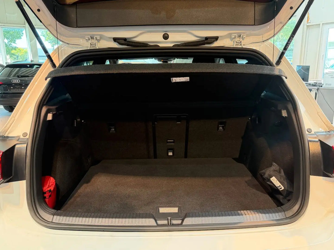 Volkswagen Golf R-Line 1.5 eTSI 131 ch — 2024 — 84 190 km — Automatique — vue 13